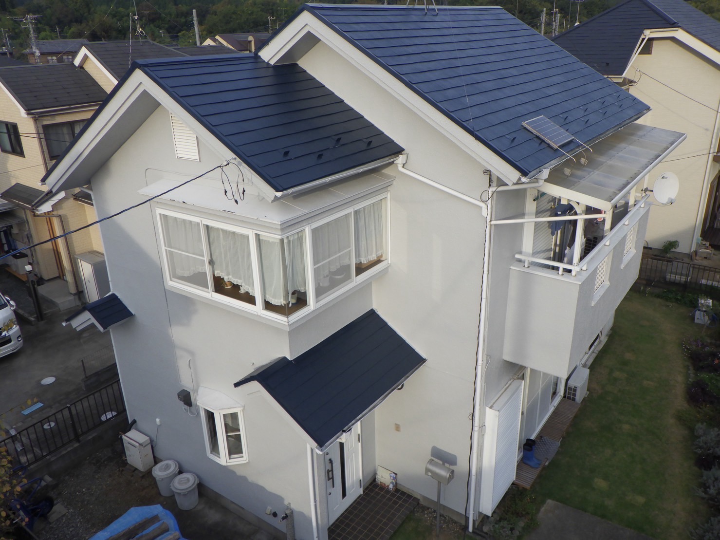 八王子市川口町 ホワイトで外壁塗装した住宅の完成外観